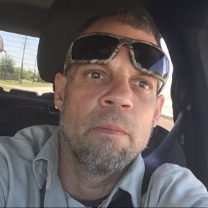 Meet your Posher, Troy